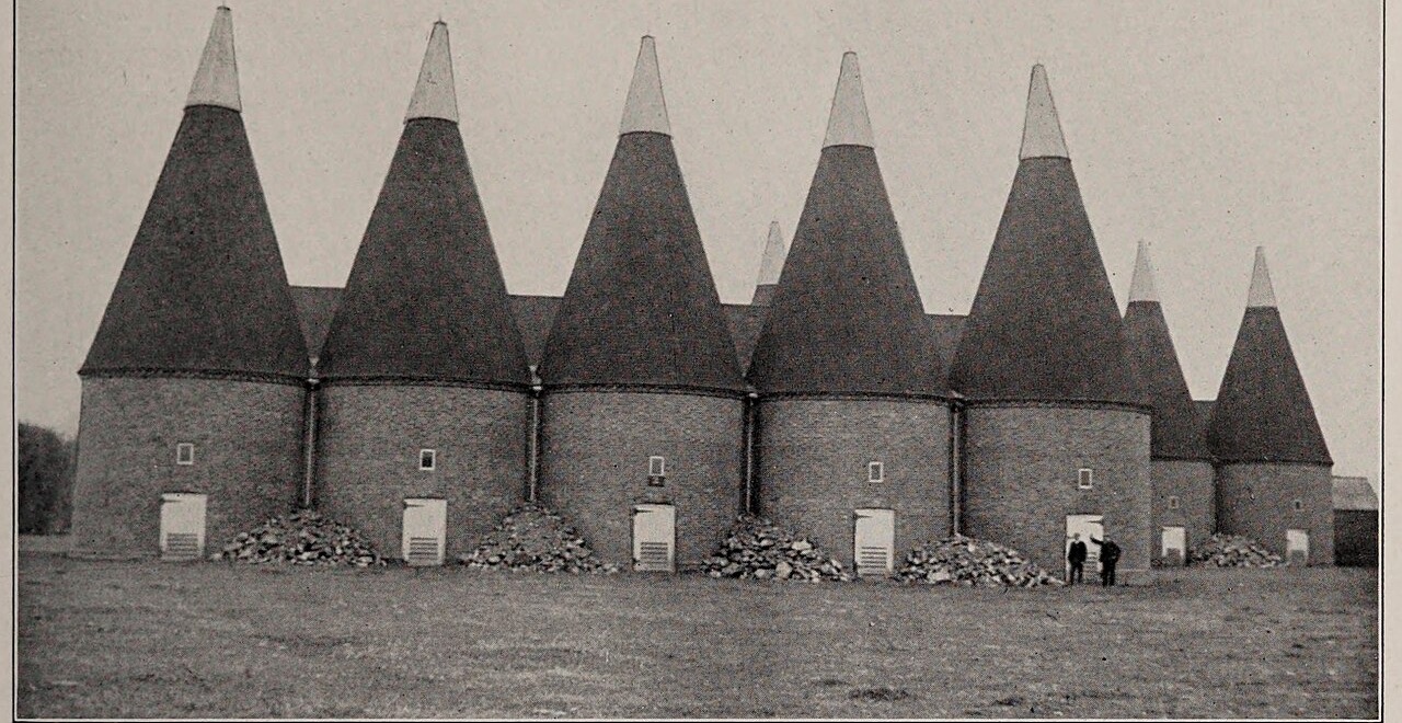 Sušare za hmelj, arhivska fotografija iz 1923.